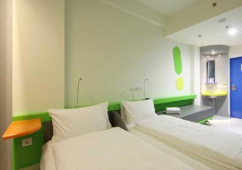 Pop! Hotel Tebet Yakarta Exterior foto