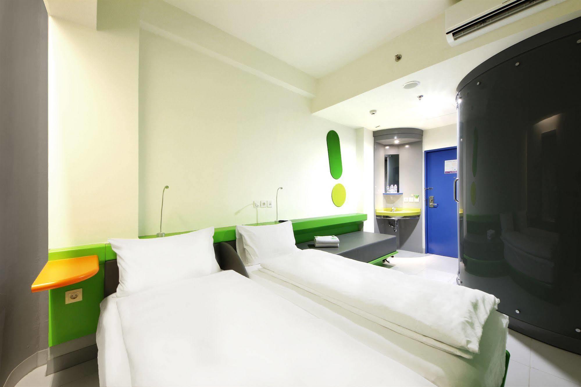 Pop! Hotel Tebet Yakarta Exterior foto